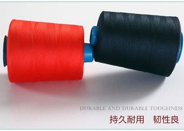 中国 100%の耐久財リングは衣服の工場のための染められた管が付いているポリエステル縫う糸40s/2を回しました サプライヤー